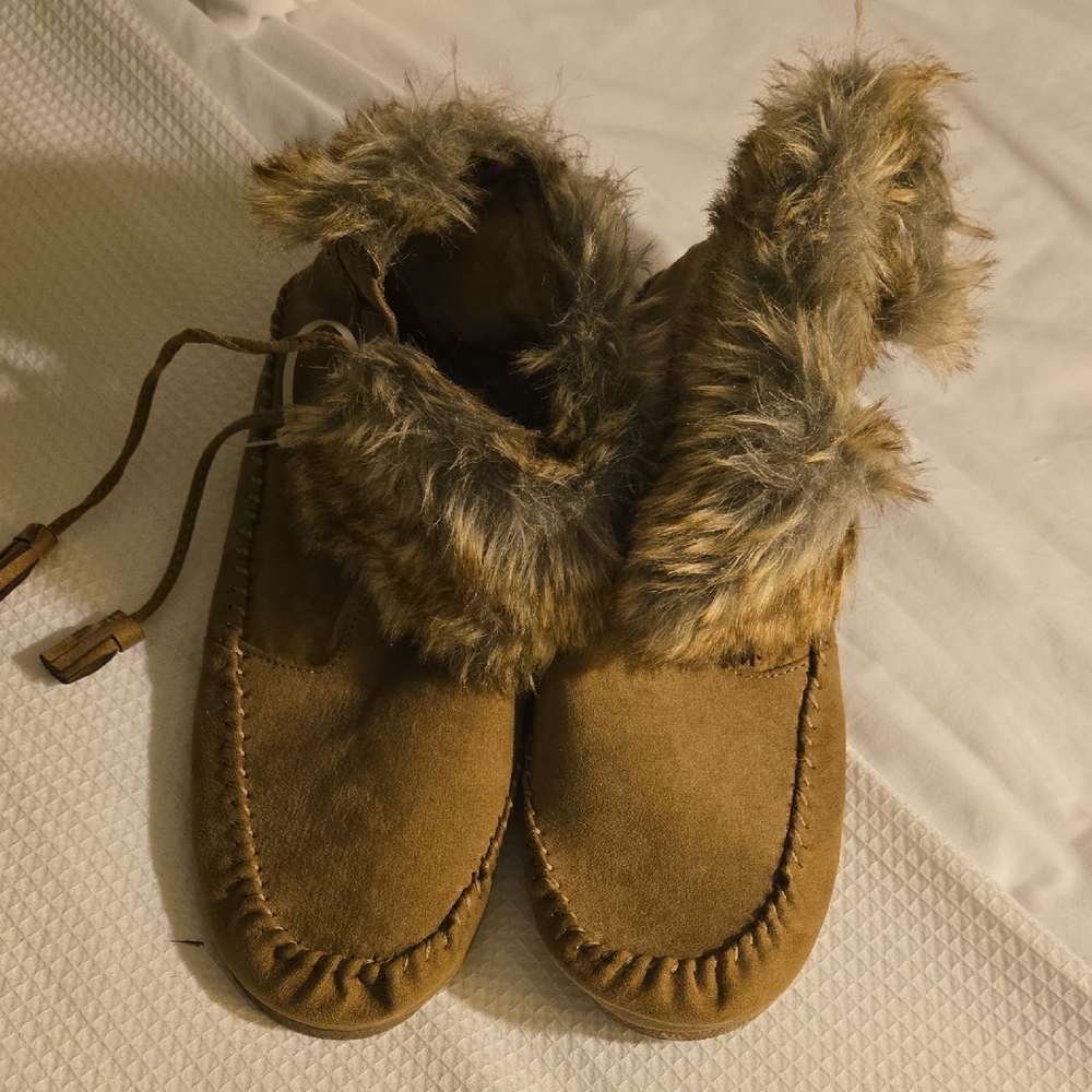 NWT Madden Girl Faux Fur Moccasin‎ Slippers Booties Tan Size 8.5